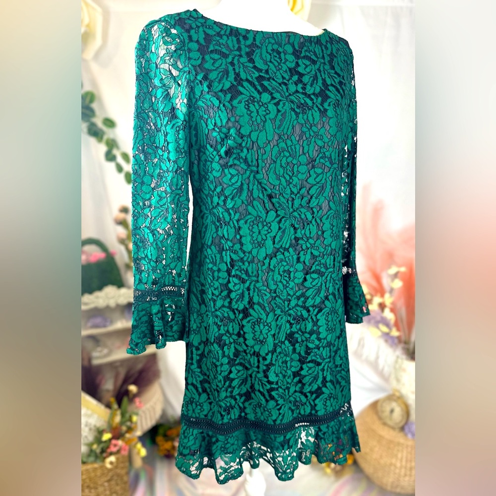 Eliza J - Floral Lace Bell Sleeve Dress. Green. Size 8 NWT